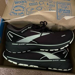 New Brooks Ghost Running Sneakers Size 10